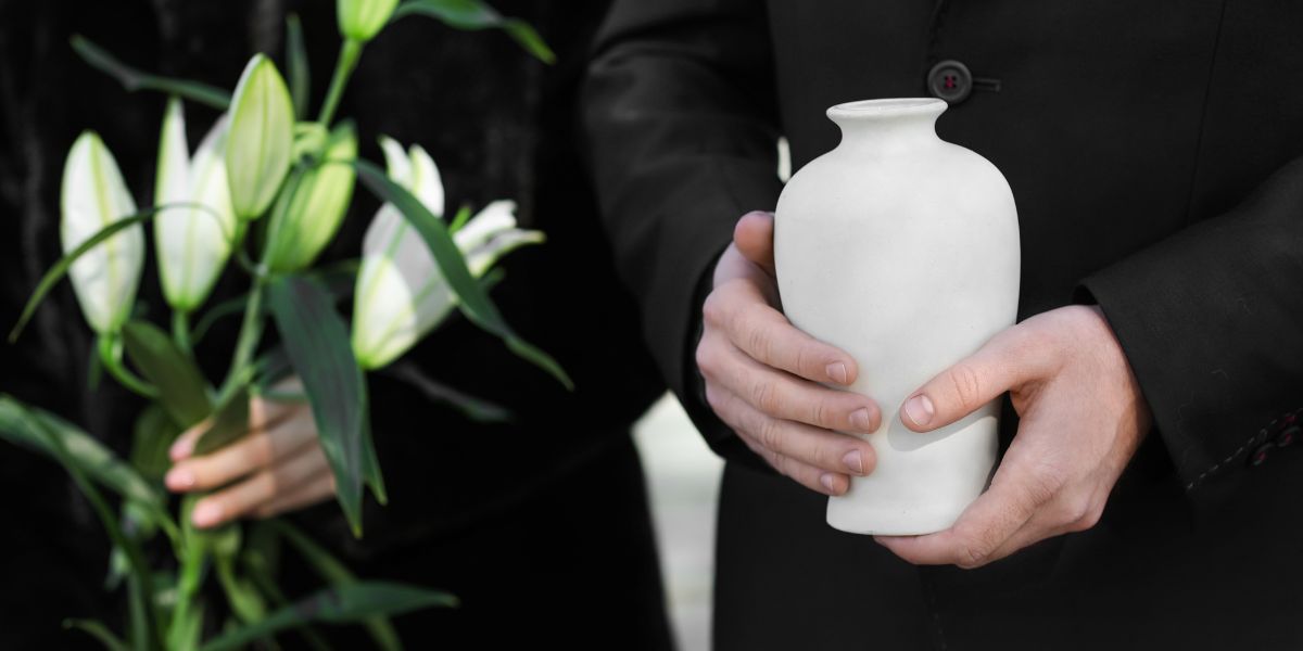 Portafiori, Fotoceramiche e Ricordi Tangibili: Guida alla Scelta