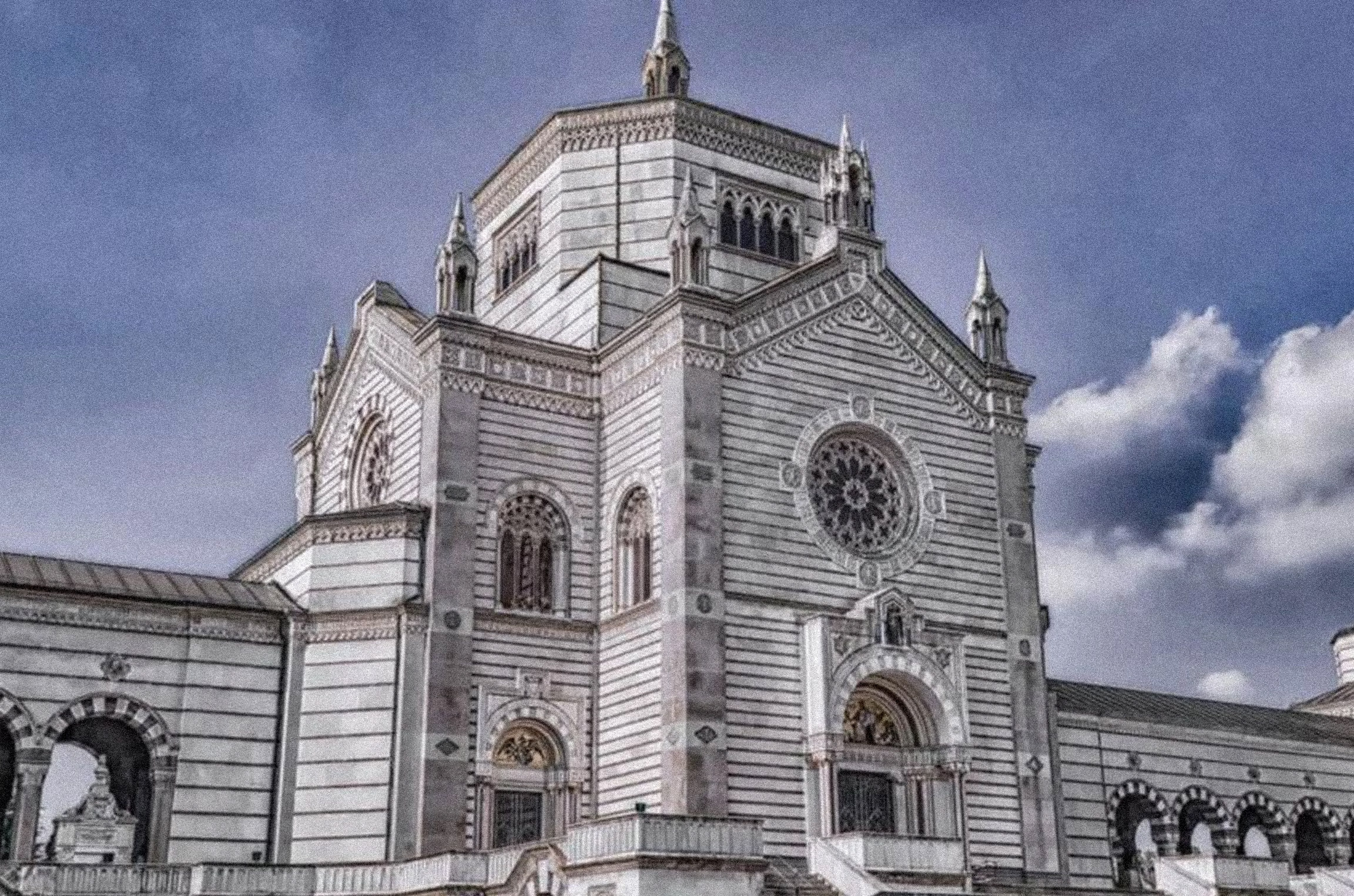 Inumazione e tumulazione