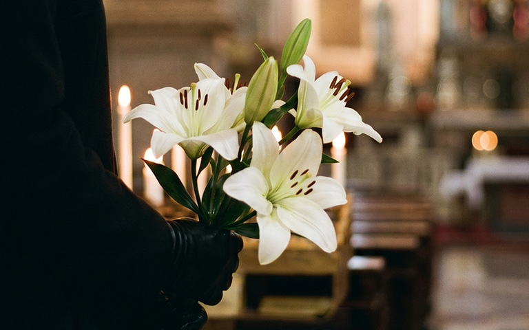 Gigli bianchi in chiesa