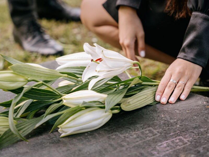 Come si organizza un funerale guida passo dopo passo