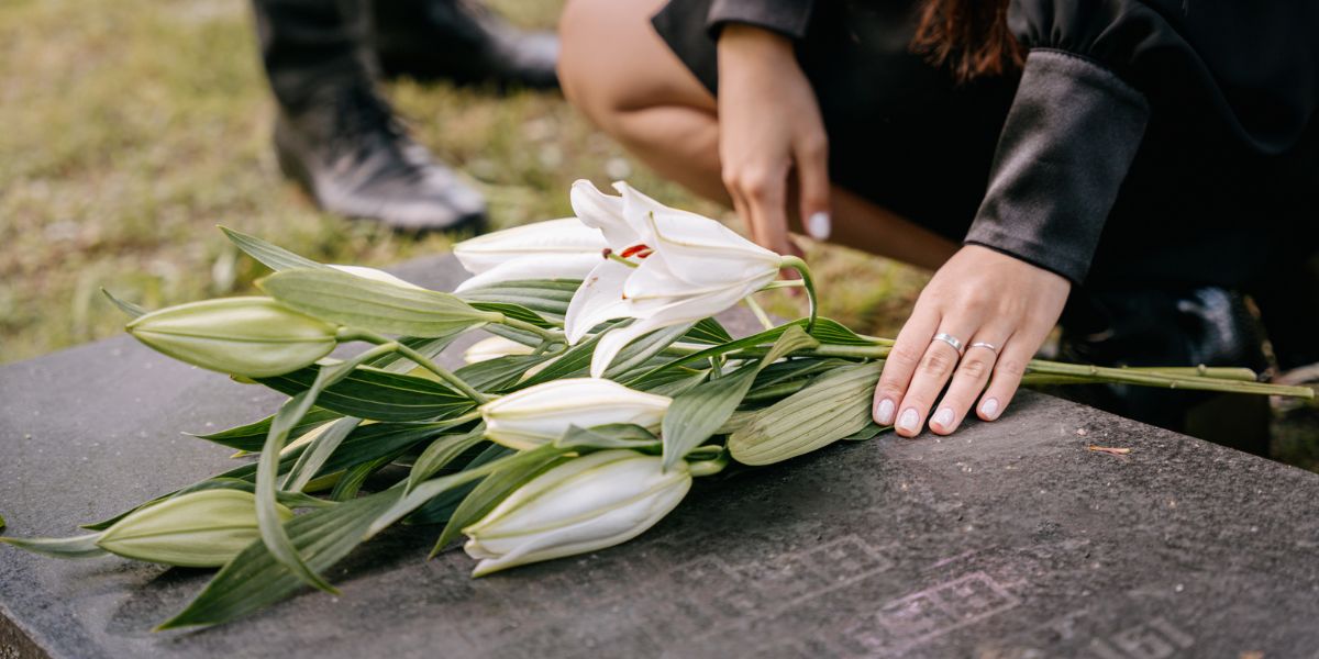 Come si organizza un funerale guida passo dopo passo