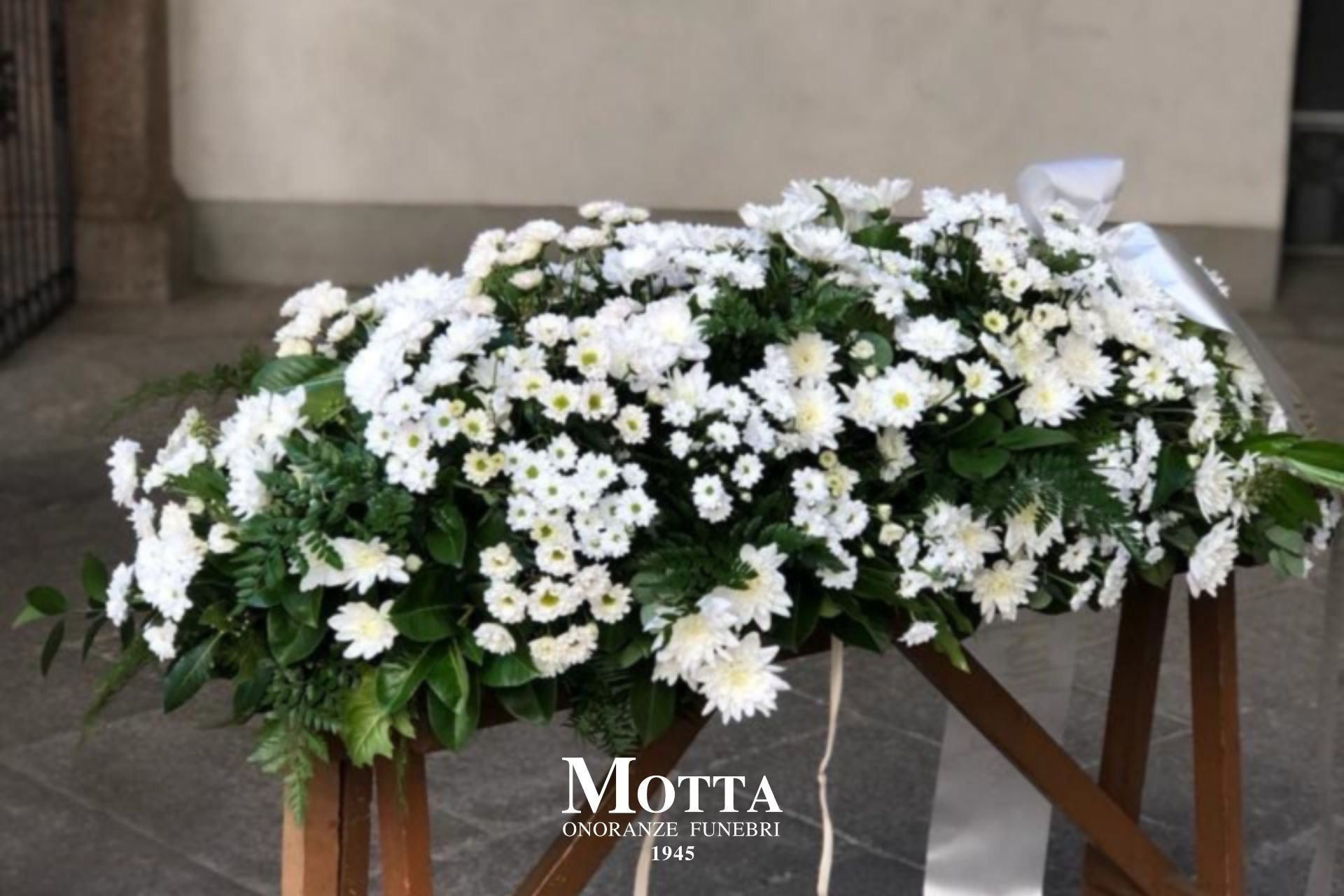 Composizione floreale funebre, modello 9