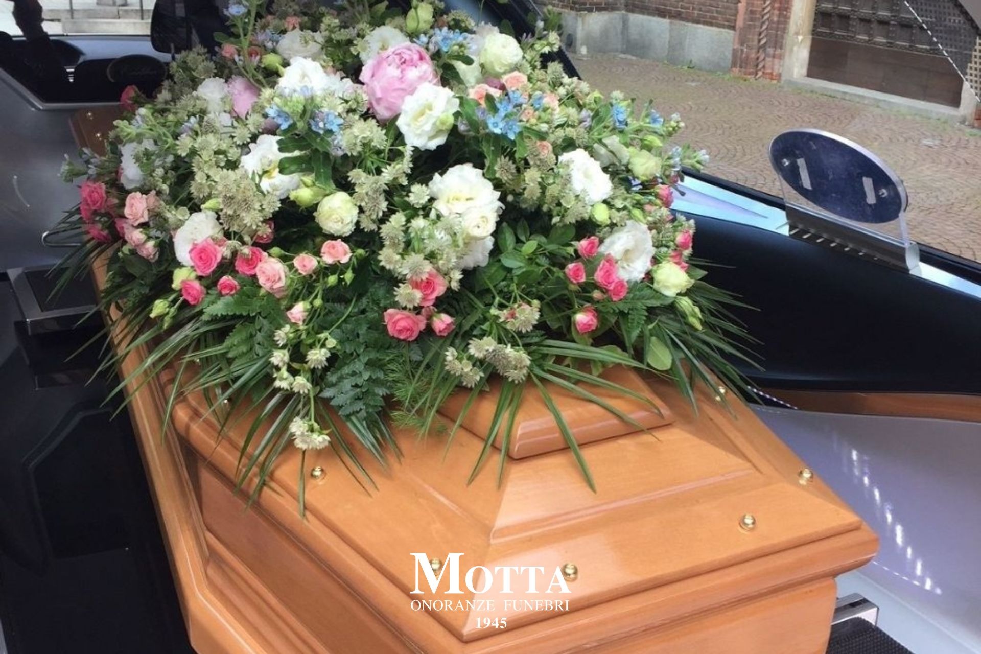Composizione floreale funebre, modello 18