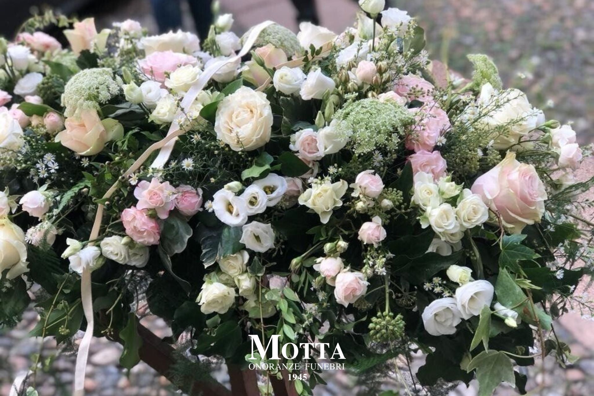 Composizione floreale funebre, modello 20
