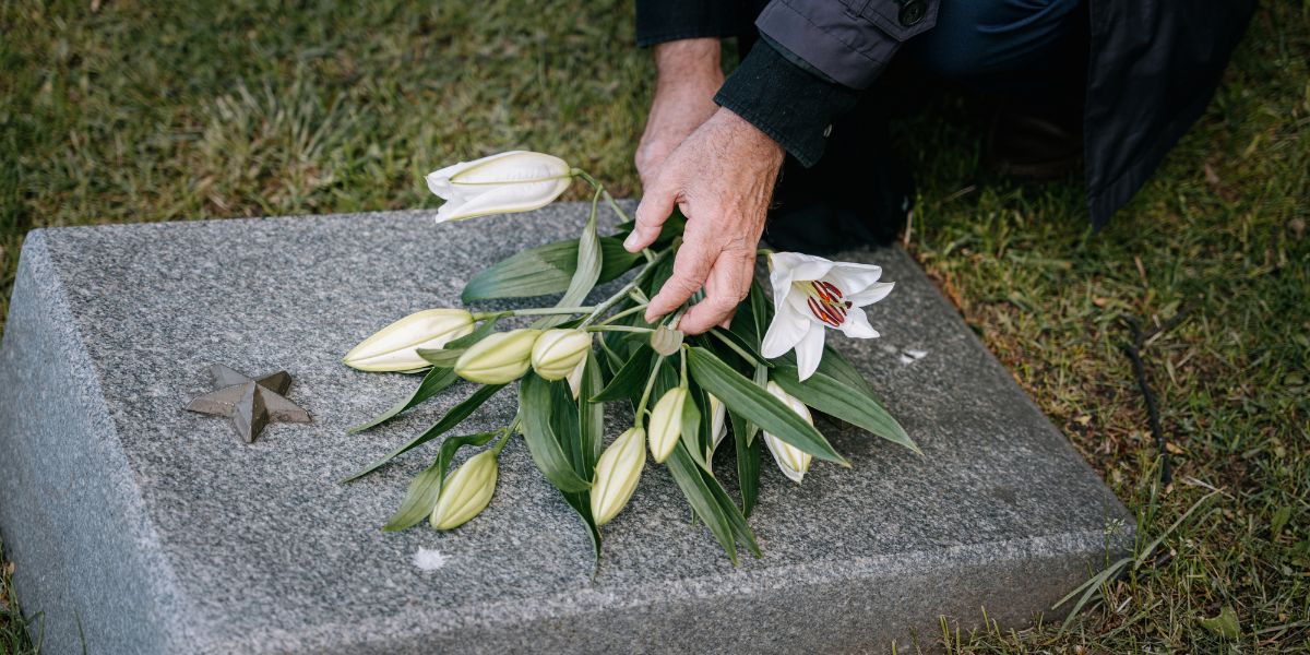 Funerale senza religione: come organizzare una cerimonia laica